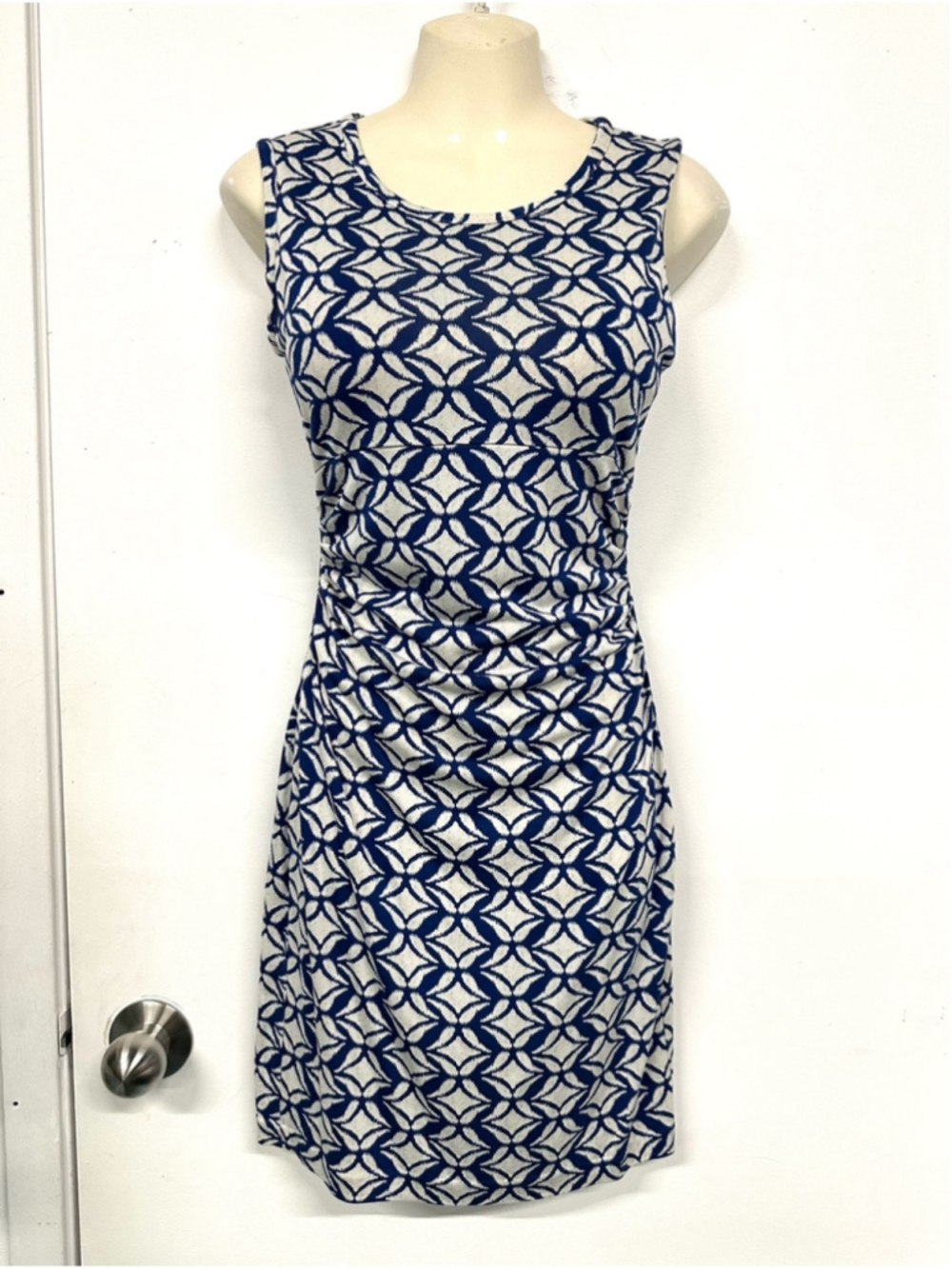 DVF Silk Ruched Print Dress Navy White Size 2 Sleeveless Bodycon office Career